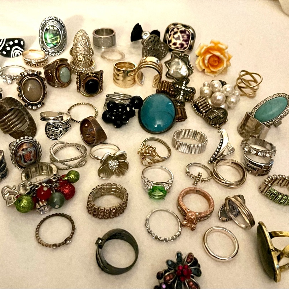 Rings, rings, and more rings! Some adjustable and some elastic stretch.